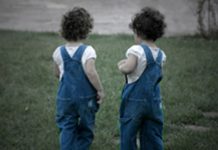 Mujer deja a sus hijos en un sótano mientras ella andaba de parranda Mujer deja a sus hijos en un sótano mientras ella andaba de parranda