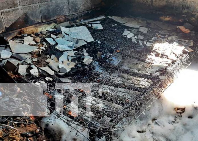 Habitación termina en cenizas en un Residencial de Managua