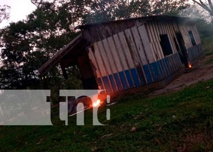 4 Fuego arrasa con escuelita en la comarca El Castillo en Chontales