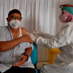 Indonesia comienza a administrar refuerzo ante el temor a ómicron