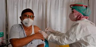 Indonesia comienza a administrar refuerzo ante el temor a ómicron