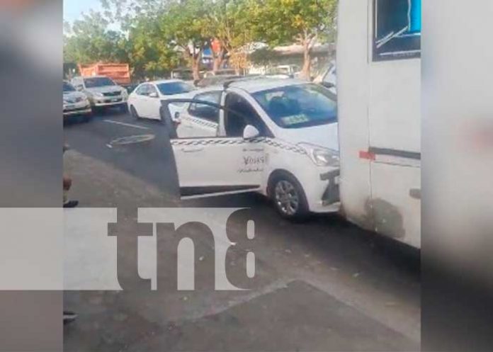 Busero y taxero se dan con todo en Managua (VIDEO)