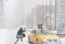 Una fuerte tormenta de nieve golpea Washington y su región