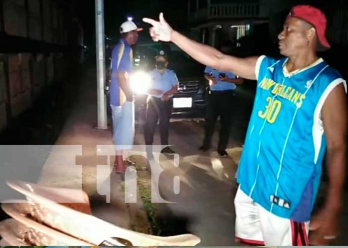 4.5 ¡Que raro! Encuentran un ataúd detrás de un colegio en Bluefields