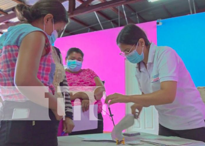 Mujeres de Nueva Segovia reciben créditos de Usura Cero