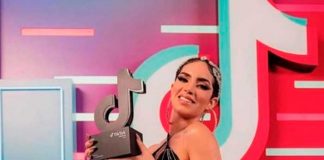 TikTok Awards 2022: ¿Kim Loaiza recibió un galardon distinto al resto?