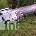 Chontales: Conductor de una cisterna pierde el control en la curva La Gateada