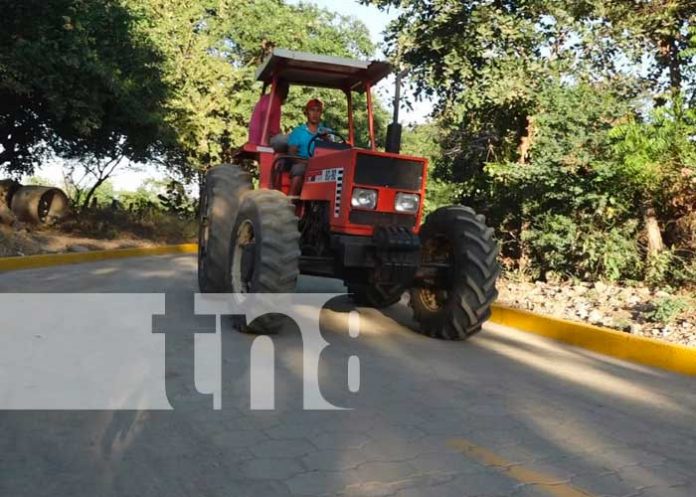 5 Autoridades inauguran proyecto de adoquinado en Nandaime