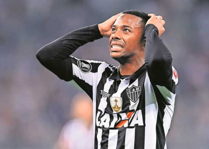 Dictan 9 años de cárcel por violación al futbolista Robinho