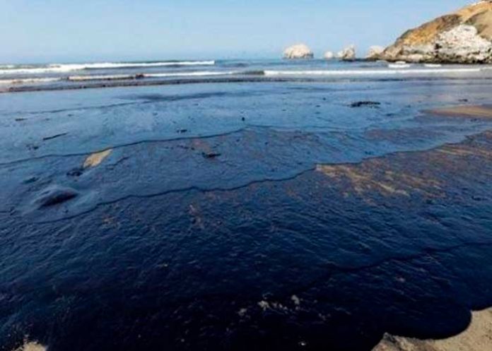 Expertos de la ONU evalúan daños del derrame petrolero en Perú
