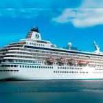 Crucero con 700 personas a bordo se desvía para huir de la justicia Crucero con 700 personas a bordo se desvía para huir de la justicia