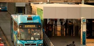 Mujer tiene labores de parto en un autobús de Brasil