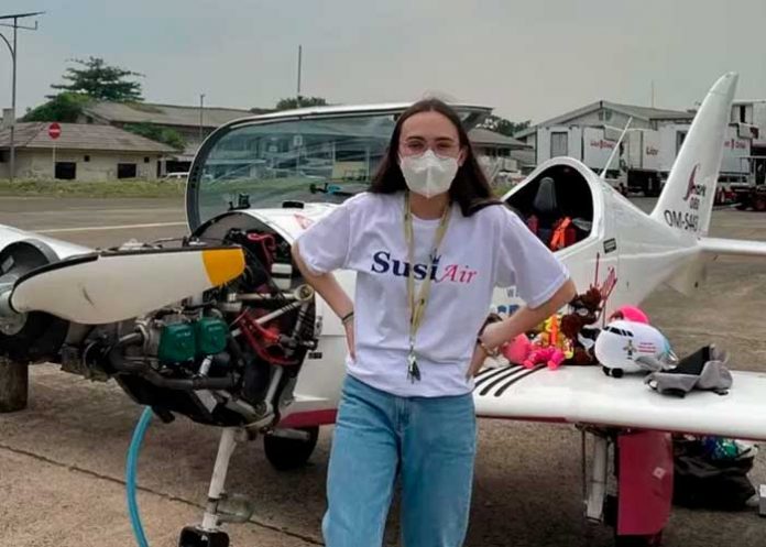 La piloto más joven en dar la vuelta al mundo volando en solitario