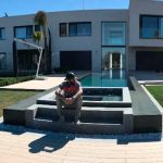 Roban en la casa del futbolista Benzema mientras jugaba un partido Roban en la casa del futbolista Benzema mientras jugaba un partido