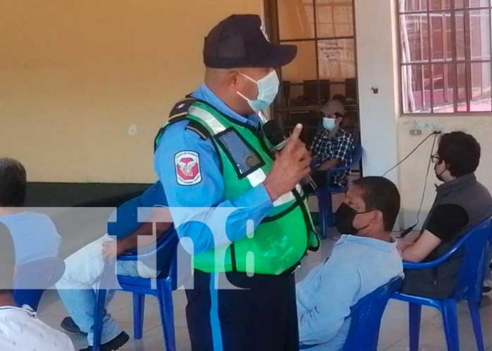7.1 Policía de tránsito capacita a conductores escolares en Boaco