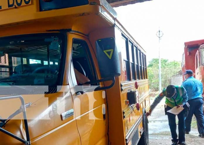 Inspección de buses escolares