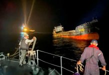 Barco aparece flotando repentinamente en costas de Tailandia