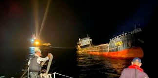 Barco aparece flotando repentinamente en costas de Tailandia