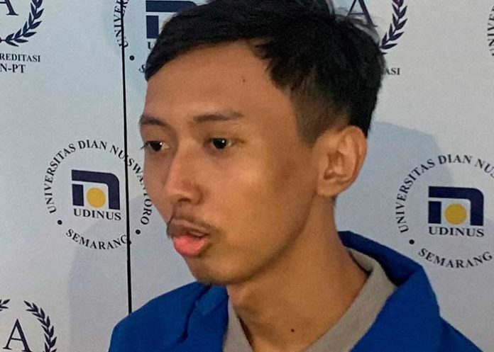 De estudiante en Indonesia a millonario por vender sus selfies