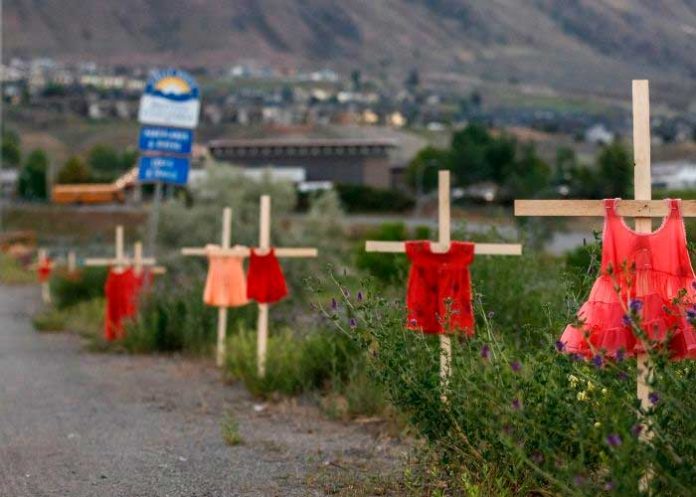 Indignante hallazgo en otro internado para niños indigenas en Canadá