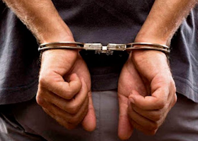 ¡Descarada! Por venganza denuncia falsamente que su padre la violó en Colombia