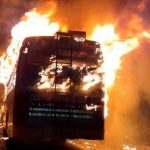 Mujer muere carbonizada tras incendio de bus en la India (VIDEO) Mujer muere carbonizada tras incendio de bus en la India (VIDEO)