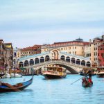 Mujer en Venecia es multada por andar «casi en bolas»