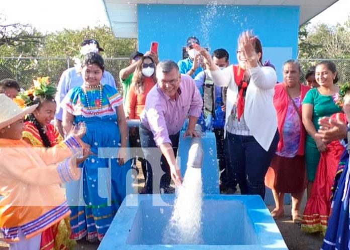 Inauguración de agua potable en comunidad de León