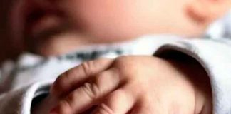 Madre sin corazón deja abandonado en una caja a su bebé en Alaska