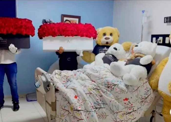 ¡Ya la ama! Anuel sorprende a su novia Yailin con osos y arreglos florales