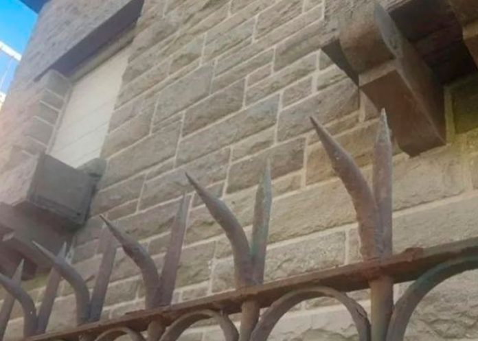 argentina2 ¡Qué dolor! Se clavó una reja en los testículos por robar en Argentina