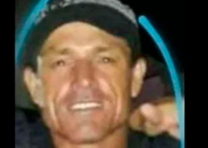 ¡Brutal femicidio en Argentina! Degolló a su ex en una cancha de fútbol y escapó