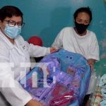 ¡Llegada de bebés!: Hospital Alemán registra primeros nacimientos este 1 de enero Madres contentas con sus regales en el Hospital Alemán Nicaragüense