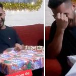 Chile: Joven llora al recibir el juguete que siempre pedía de niño Chile: Joven llora al recibir el juguete que siempre pedía de niño