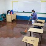 Limpieza en el Centro Escolar Público Félix Rubén Darío, en Managua Limpieza de colegio público en Managua