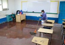 Limpieza en el Centro Escolar Público Félix Rubén Darío, en Managua Limpieza de colegio público en Managua