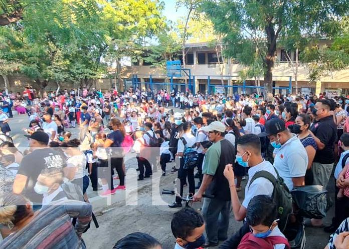 Entrada a clases en el colegio Salomón Ibarra Mayorga, Managua
