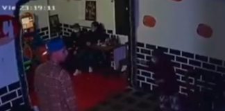 ¡Degenerados! Ladrones obligan a sus víctimas a desnudarse en un bar de Bogotá