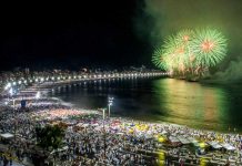 Año Nuevo en Copacabana, Brasil, con menos afluencia de personas Celebración del Año Nuevo 2022 en Copacabana, Río de Janeiro, Brasil
