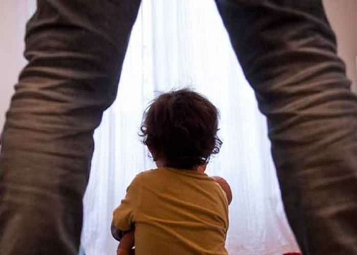 ¡Aberrante! Dejó en coma a su hijastro de cinco años tras violarlo