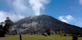 Reportan dos erupciones del volcán Turrialba en Costa Rica
