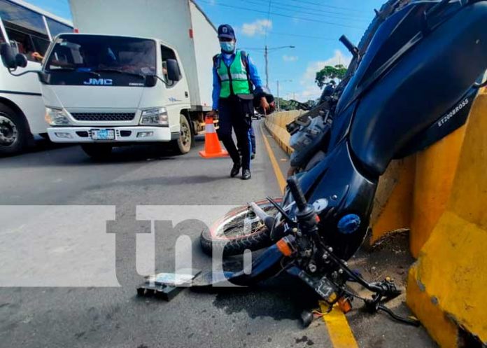 Le invaden carril a motorizado y este sale por los aires en Managua