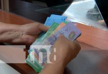 Propuesta de APRODESNI para negociación del Salario Mínimo en Nicaragua Persona contando dinero en Nicaragua