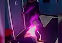 ¡Envuelto en llamas! Policía mató a un hombre con arma de electrochoque ¡Envuelto en llamas! En Nueva York un Policía mató a hombre con arma de electrochoque