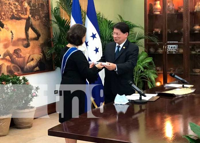 embajada-honduras-1 Condecoración de Nicaragua para Eambajadora saliente de Honduras