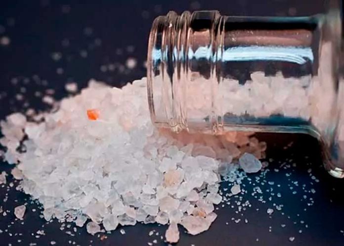 Impactante: Hombre devorándose a sí mismo tras consumir 'la droga caníbal'