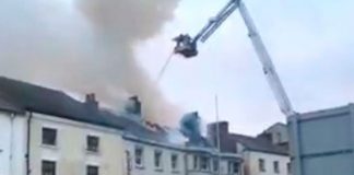 ¿Quién es? Captan rostro en incendio de bar "embrujado" de Inglaterra