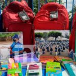 Hijos de funcionarios de las dependencias reciben paquetes escolares Hijos de funcionarios de las dependencias reciben paquetes escolares