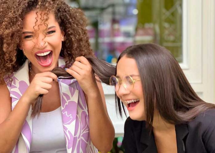 Hermanas Alondra y Leylani Leyton