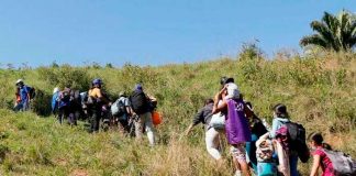 En Guatemala detienen la primera caravana migrantes hondureños de 2022